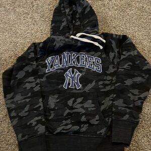 Tailgate Yankees sweatshirt size small